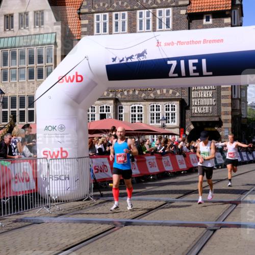 13.09.2026 - 21. swb-Marathon Bremen Tim E. http://msf.ph/oto/10357822 13.09.2026 12:53:09 Ziel 417, 553, 2100, 7244, 8077, 8729, 9522 meine-sportfotos.de