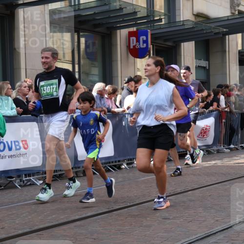 13.09.2026 - 21. swb-Marathon Bremen Strokosch-Dieckow http://msf.ph/oto/10357833 13.09.2026 13:34:41 Ziel 489, 1210, 2366, 2413, 2430, 2492, 2525, 2561, 2755, 3063, 3181, 3217, 3353, 3380, 3768, 4487, 5125, 5415, 5647, 5684, 6085, 6391, 6403, 6627, 6655, 6756, 7123, 7405, 7443, 7462, 7657, 7750, 7998, 8155, 8328, 8515, 8623, 9017, 9038, 9216, 9820, 13017, 13018, 13051, 13060, 13180, 682, 784, 809, 911, 1307, 1395, 1871, 1967, 2215, 2831, 3029, 3052, 3058, 3068, 3214, 3318, 3388, 3409, 3765, 3842, 3890, 4112, 4537, 4616, 5378, 5488, 5566, 5694, 5760, 5852 meine-sportfotos.de