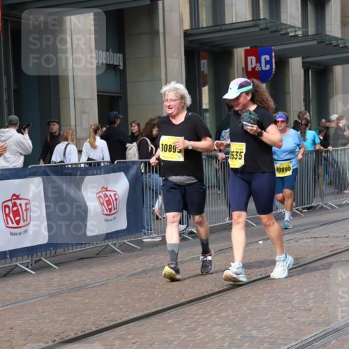 13.09.2026 - 21. swb-Marathon Bremen Strokosch-Dieckow http://msf.ph/oto/10357835 13.09.2026 11:18:09 Ziel 10176, 10191, 10192, 10194, 10535, 10600, 10651, 10895, 10899, 10997, 12177, 12178, 12371, 12561, 10137, 10191, 10459, 10513, 10713, 11367, 11482, 11808, 11829, 11943, 12023, 12177, 12178, 12321, 12373 meine-sportfotos.de