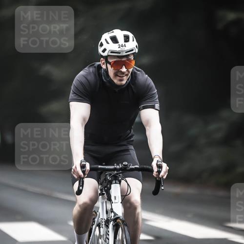 13.09.2026 - Stadtparktriathlon H.Heesch http://msf.ph/oto/10357836 13.09.2026 09:53:08 Radfahren 233, 244, 286, 326 meine-sportfotos.de