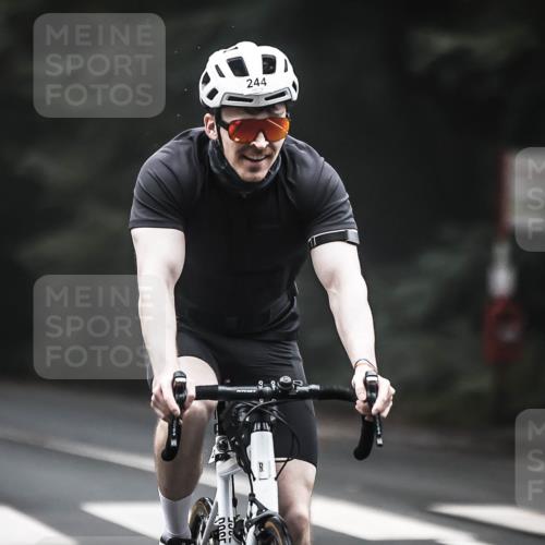 13.09.2026 - Stadtparktriathlon H.Heesch http://msf.ph/oto/10357841 13.09.2026 09:53:09 Radfahren 233, 244, 286, 326 meine-sportfotos.de