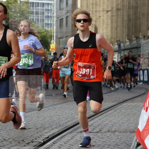 13.09.2026 - 21. swb-Marathon Bremen Strokosch-Dieckow http://msf.ph/oto/10357843 13.09.2026 13:37:34 Ziel 270, 391, 869, 950, 1180, 1854, 1991, 2531, 3333, 3627, 3732, 3823, 3894, 4932, 4947, 5388, 5547, 5577, 5612, 5738, 5791, 6046, 6629, 6904, 6947, 6961, 7006, 7571, 7937, 8268, 8443, 8458, 8753, 9140, 9317, 9701, 13077, 581, 4155, 4159, 5624, 5783, 5784, 6032, 6596, 6795, 7003, 7540, 7635, 7815, 7985, 8010, 8204, 8315, 8316, 9099 meine-sportfotos.de