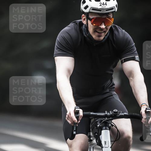13.09.2026 - Stadtparktriathlon H.Heesch http://msf.ph/oto/10357850 13.09.2026 09:53:09 Radfahren 233, 244, 286, 326 meine-sportfotos.de