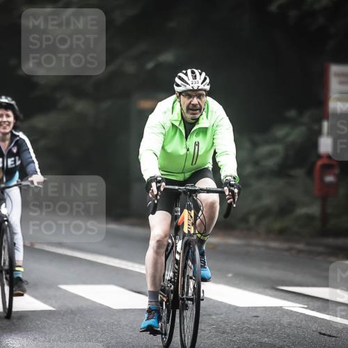 13.09.2026 - Stadtparktriathlon H.Heesch http://msf.ph/oto/10357854 13.09.2026 09:53:12 Radfahren 233, 244, 286, 301, 326 meine-sportfotos.de