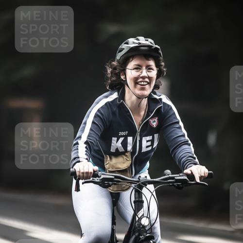 13.09.2026 - Stadtparktriathlon H.Heesch http://msf.ph/oto/10357886 13.09.2026 09:53:13 Radfahren 233, 244, 301, 326 meine-sportfotos.de