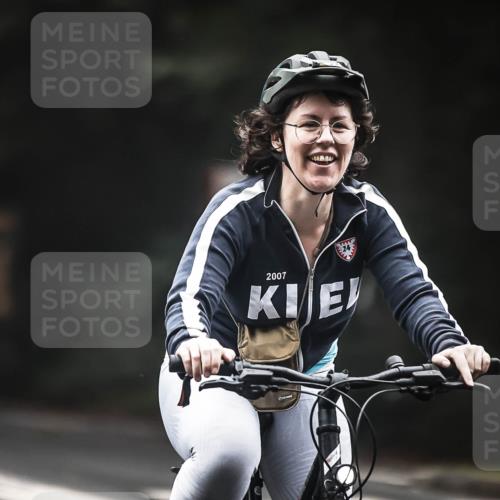 13.09.2026 - Stadtparktriathlon H.Heesch http://msf.ph/oto/10357888 13.09.2026 09:53:14 Radfahren 233, 236, 301, 326 meine-sportfotos.de