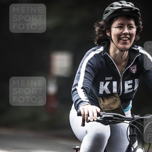 13.09.2026 - Stadtparktriathlon H.Heesch http://msf.ph/oto/10357895 13.09.2026 09:53:14 Radfahren 233, 236, 301, 326 meine-sportfotos.de