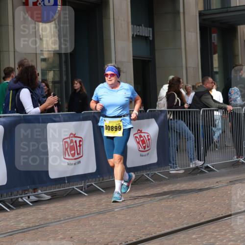 13.09.2026 - 21. swb-Marathon Bremen Strokosch-Dieckow http://msf.ph/oto/10357926 13.09.2026 11:18:13 Ziel 10176, 10194, 10535, 10600, 10651, 10895, 10899, 10997, 12371, 12422, 12561, 10137, 10191, 10192, 10459, 10513, 10713, 11482, 11808, 11829, 11943, 12023, 12177, 12178, 12373 meine-sportfotos.de