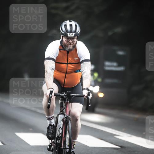13.09.2026 - Stadtparktriathlon H.Heesch http://msf.ph/oto/10357929 13.09.2026 09:53:21 Radfahren 236, 301 meine-sportfotos.de