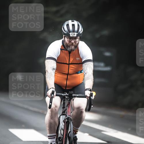 13.09.2026 - Stadtparktriathlon H.Heesch http://msf.ph/oto/10357936 13.09.2026 09:53:21 Radfahren 236, 301 meine-sportfotos.de