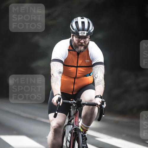13.09.2026 - Stadtparktriathlon H.Heesch http://msf.ph/oto/10357940 13.09.2026 09:53:21 Radfahren 236, 301 meine-sportfotos.de