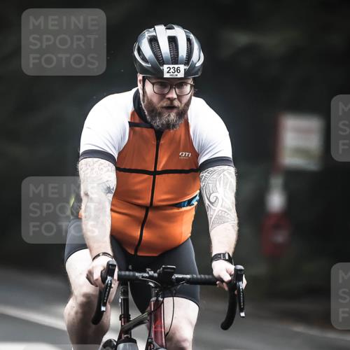 13.09.2026 - Stadtparktriathlon H.Heesch http://msf.ph/oto/10357955 13.09.2026 09:53:22 Radfahren 236, 301 meine-sportfotos.de