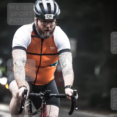 13.09.2026 - Stadtparktriathlon H.Heesch http://msf.ph/oto/10357959 13.09.2026 09:53:22 Radfahren 236, 301 meine-sportfotos.de