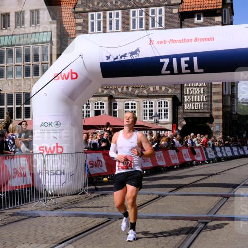 13.09.2026 - 21. swb-Marathon Bremen Tim E. http://msf.ph/oto/10357970 13.09.2026 12:53:12 Ziel 417, 553, 2100, 7244, 8077, 8729, 9522 meine-sportfotos.de
