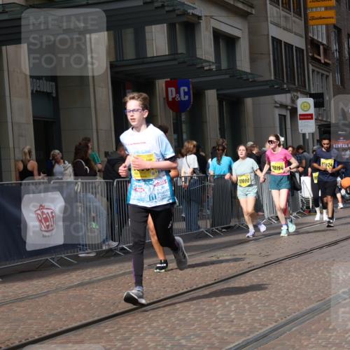 13.09.2026 - 21. swb-Marathon Bremen Strokosch-Dieckow http://msf.ph/oto/10357997 13.09.2026 11:18:16 Ziel 10176, 10194, 10264, 10535, 10600, 10651, 10895, 10899, 10997, 11443, 12371, 12422, 12561, 10191, 10192, 10459, 10513, 10713, 11482, 11808, 11829, 11943, 12177, 12178 meine-sportfotos.de