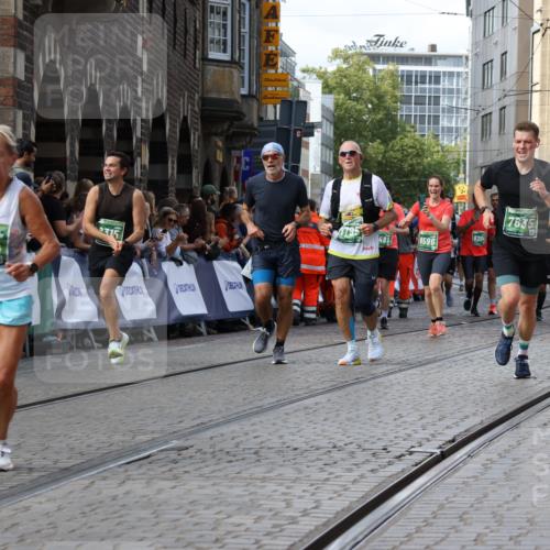 13.09.2026 - 21. swb-Marathon Bremen Strokosch-Dieckow http://msf.ph/oto/10358014 13.09.2026 13:37:39 Ziel 270, 391, 448, 869, 1180, 1854, 3333, 3627, 3823, 4628, 4932, 4947, 5388, 5547, 5577, 5612, 5738, 5791, 6046, 6904, 6947, 7571, 8268, 8439, 8443, 8458, 8553, 8748, 8753, 9140, 9701, 13077, 581, 1851, 2342, 4159, 4394, 4942, 5783, 5784, 6001, 6083, 6596, 6795, 7540, 7635, 7815, 7894, 7985, 8010, 8204, 8315, 8316, 8440, 8450, 8972, 9099, 9481, 9774, 13228 meine-sportfotos.de
