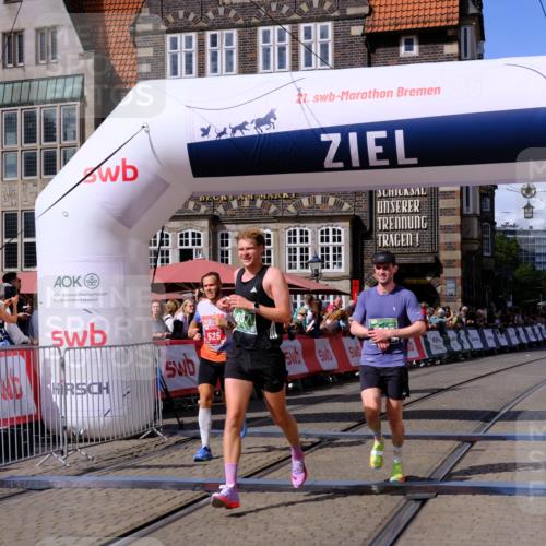 13.09.2026 - 21. swb-Marathon Bremen Tim E. http://msf.ph/oto/10358016 13.09.2026 12:53:20 Ziel 417, 2585, 7650, 8077, 9522 meine-sportfotos.de