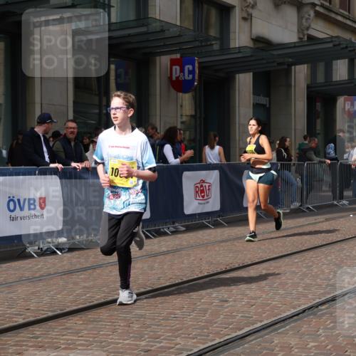 13.09.2026 - 21. swb-Marathon Bremen Strokosch-Dieckow http://msf.ph/oto/10358021 13.09.2026 11:18:17 Ziel 10176, 10194, 10264, 10535, 10568, 10600, 10651, 10895, 10899, 10997, 11443, 12371, 12422, 12561, 10191, 10192, 10459, 10513, 10651, 10713, 11482, 11808, 11829, 11943, 12177, 12178 meine-sportfotos.de