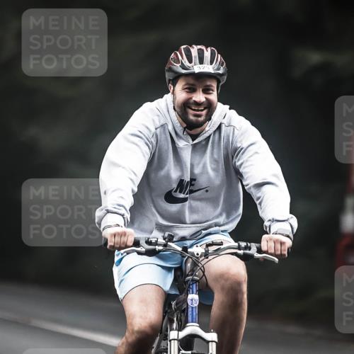 13.09.2026 - Stadtparktriathlon H.Heesch http://msf.ph/oto/10358027 13.09.2026 09:53:41 Radfahren 273, 290, 328, 329 meine-sportfotos.de