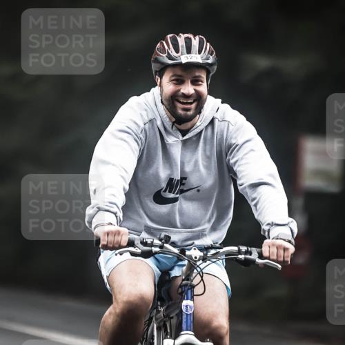 13.09.2026 - Stadtparktriathlon H.Heesch http://msf.ph/oto/10358030 13.09.2026 09:53:42 Radfahren 290, 328, 329 meine-sportfotos.de
