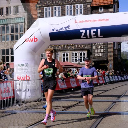 13.09.2026 - 21. swb-Marathon Bremen Tim E. http://msf.ph/oto/10358034 13.09.2026 12:53:20 Ziel 417, 2585, 7650, 8077, 9522 meine-sportfotos.de