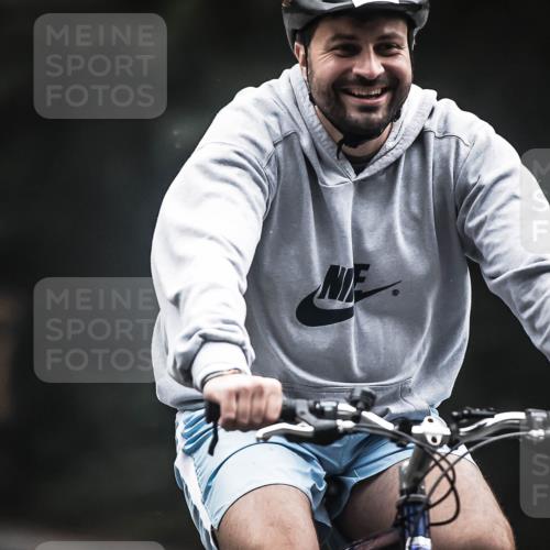 13.09.2026 - Stadtparktriathlon H.Heesch http://msf.ph/oto/10358043 13.09.2026 09:53:42 Radfahren 290, 328, 329 meine-sportfotos.de