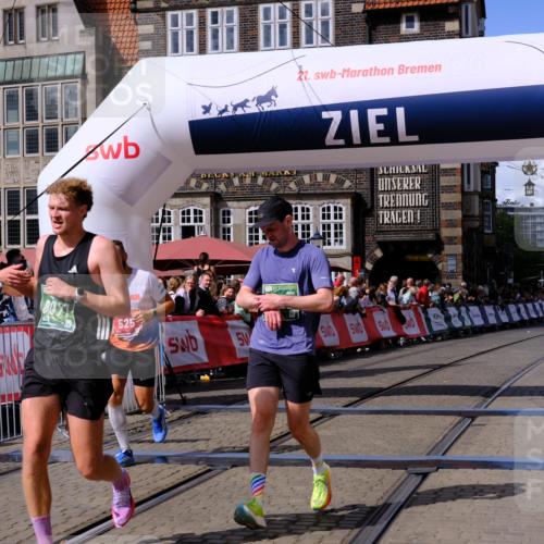 13.09.2026 - 21. swb-Marathon Bremen Tim E. http://msf.ph/oto/10358066 13.09.2026 12:53:21 Ziel 417, 2585, 7650, 8077, 9522 meine-sportfotos.de