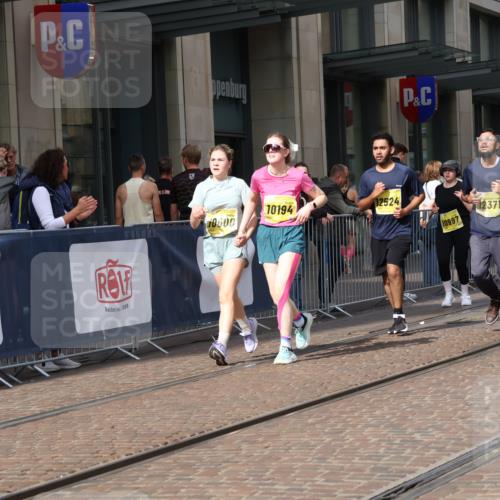 13.09.2026 - 21. swb-Marathon Bremen Strokosch-Dieckow http://msf.ph/oto/10358076 13.09.2026 11:18:20 Ziel 10005, 10176, 10194, 10264, 10535, 10568, 10600, 10895, 10899, 10997, 11443, 12371, 12422, 12561, 10191, 10192, 10459, 10513, 10651, 10713, 11482, 11808, 11829, 11943, 12177, 12178 meine-sportfotos.de