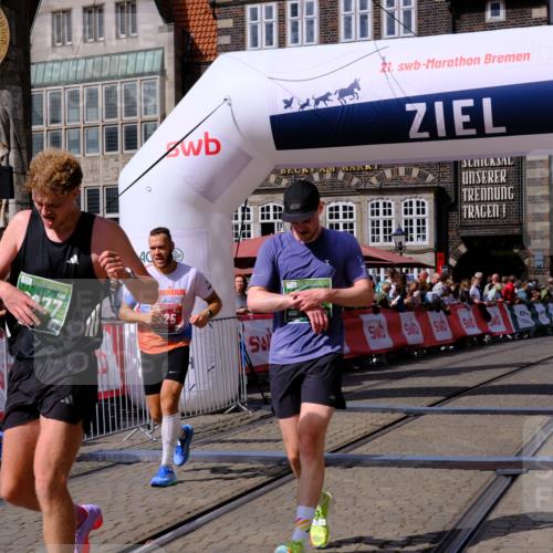 13.09.2026 - 21. swb-Marathon Bremen Tim E. http://msf.ph/oto/10358083 13.09.2026 12:53:21 Ziel 417, 2585, 7650, 8077, 9522 meine-sportfotos.de