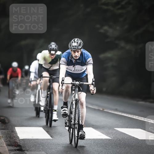 13.09.2026 - Stadtparktriathlon H.Heesch http://msf.ph/oto/10358107 13.09.2026 09:53:51 Radfahren 229, 232, 243, 251, 274, 289, 290, 328 meine-sportfotos.de