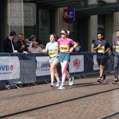 13.09.2026 - 21. swb-Marathon Bremen Strokosch-Dieckow http://msf.ph/oto/10358114 13.09.2026 11:18:21 Ziel 10005, 10176, 10194, 10264, 10344, 10535, 10568, 10600, 10895, 10899, 10997, 11443, 12371, 12422, 12561, 10191, 10192, 10459, 10513, 10535, 10651, 10713, 10895, 11482, 11808, 11829, 11943, 12177, 12178 meine-sportfotos.de