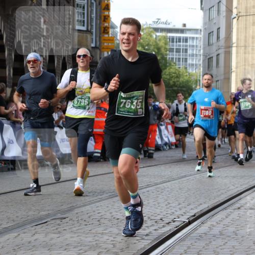 13.09.2026 - 21. swb-Marathon Bremen Strokosch-Dieckow http://msf.ph/oto/10358140 13.09.2026 13:37:41 Ziel 270, 391, 448, 869, 1180, 3323, 3333, 3627, 3823, 4628, 5388, 5547, 5577, 5612, 5738, 5791, 6904, 6947, 7074, 7571, 8268, 8439, 8443, 8553, 8748, 8753, 9701, 10106, 13077, 581, 1851, 2342, 3316, 4159, 4394, 4675, 4902, 4942, 5783, 5784, 6001, 6083, 6596, 6795, 7540, 7815, 7894, 7985, 8010, 8138, 8204, 8440, 8450, 8920, 8972, 9099, 9481, 9774, 13228 meine-sportfotos.de