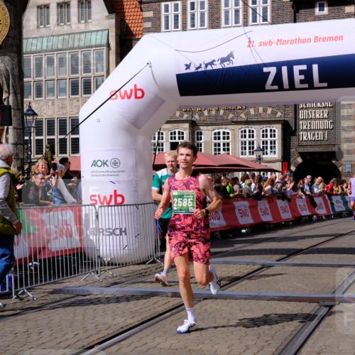 13.09.2026 - 21. swb-Marathon Bremen Tim E. http://msf.ph/oto/10358149 13.09.2026 12:53:34 Ziel 2585, 2670, 7650, 8081 meine-sportfotos.de
