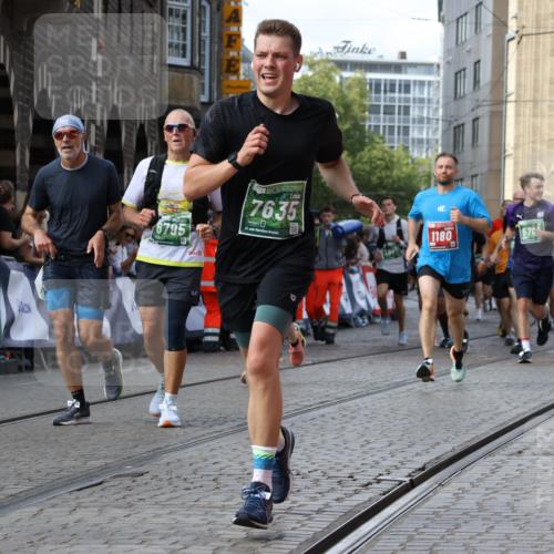 13.09.2026 - 21. swb-Marathon Bremen Strokosch-Dieckow http://msf.ph/oto/10358159 13.09.2026 13:37:41 Ziel 270, 391, 448, 869, 1180, 3323, 3333, 3627, 3823, 4628, 5388, 5547, 5577, 5612, 5738, 5791, 6904, 6947, 7074, 7571, 8268, 8439, 8443, 8553, 8748, 8753, 9701, 10106, 13077, 581, 1851, 2342, 3316, 4159, 4394, 4675, 4902, 4942, 5783, 5784, 6001, 6083, 6596, 6795, 7540, 7815, 7894, 7985, 8010, 8138, 8204, 8440, 8450, 8920, 8972, 9099, 9481, 9774, 13228 meine-sportfotos.de