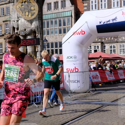 13.09.2026 - 21. swb-Marathon Bremen Tim E. http://msf.ph/oto/10358171 13.09.2026 12:53:36 Ziel 2585, 2670, 3080, 7650, 8081 meine-sportfotos.de