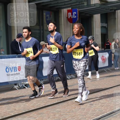 13.09.2026 - 21. swb-Marathon Bremen Strokosch-Dieckow http://msf.ph/oto/10358189 13.09.2026 11:18:23 Ziel 10005, 10176, 10194, 10264, 10344, 10568, 10600, 10899, 10997, 11443, 12371, 12422, 12561, 10191, 10192, 10459, 10513, 10535, 10651, 10895, 11482, 11808, 11829, 11943, 12177, 12178 meine-sportfotos.de
