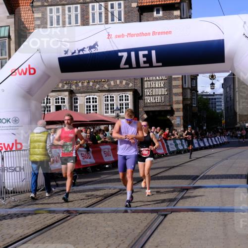 13.09.2026 - 21. swb-Marathon Bremen Tim E. http://msf.ph/oto/10358209 13.09.2026 12:53:39 Ziel 2352, 2585, 2670, 3080, 8081 meine-sportfotos.de