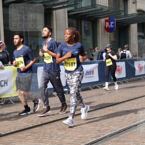 13.09.2026 - 21. swb-Marathon Bremen Strokosch-Dieckow http://msf.ph/oto/10358215 13.09.2026 11:18:24 Ziel 10005, 10176, 10194, 10264, 10344, 10568, 10600, 10899, 10997, 11443, 12090, 12371, 12422, 12561, 10191, 10192, 10459, 10513, 10535, 10651, 10895, 11808, 11829, 11943, 12177, 12178 meine-sportfotos.de