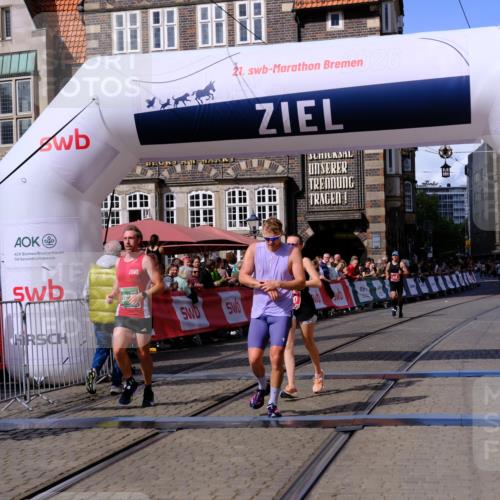 13.09.2026 - 21. swb-Marathon Bremen Tim E. http://msf.ph/oto/10358218 13.09.2026 12:53:39 Ziel 2352, 2585, 2670, 3080, 8081 meine-sportfotos.de
