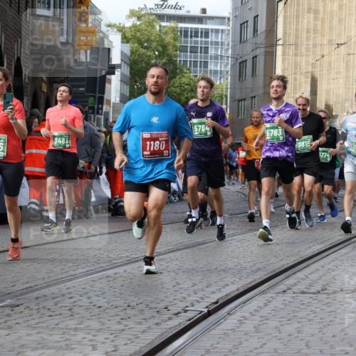 13.09.2026 - 21. swb-Marathon Bremen Strokosch-Dieckow http://msf.ph/oto/10358241 13.09.2026 13:37:42 Ziel 270, 391, 448, 869, 1180, 3323, 3333, 3627, 3823, 4628, 5388, 5612, 5738, 5791, 6904, 6947, 7074, 7571, 8268, 8439, 8553, 8674, 8748, 8753, 9701, 10106, 581, 1851, 2342, 3316, 4066, 4159, 4394, 4675, 4902, 4942, 5783, 5784, 6001, 6083, 6596, 6795, 7540, 7815, 7894, 7985, 8010, 8138, 8204, 8440, 8450, 8920, 8972, 9099, 9481, 9774, 13228 meine-sportfotos.de