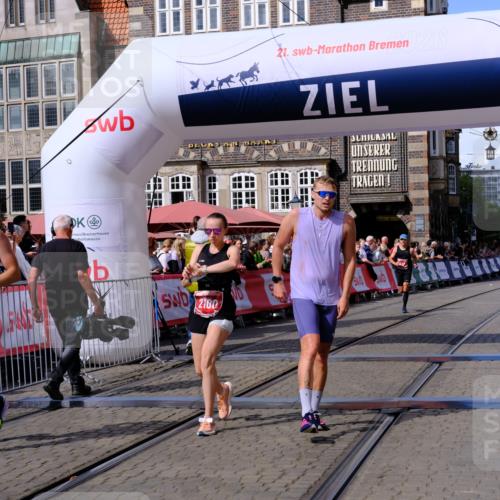 13.09.2026 - 21. swb-Marathon Bremen Tim E. http://msf.ph/oto/10358249 13.09.2026 12:53:40 Ziel 2352, 2585, 2670, 3080, 8081 meine-sportfotos.de