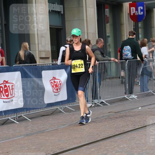 13.09.2026 - 21. swb-Marathon Bremen Strokosch-Dieckow http://msf.ph/oto/10358269 13.09.2026 11:18:29 Ziel 10005, 10194, 10202, 10264, 10344, 10524, 10568, 10600, 10997, 11443, 11629, 11794, 12090, 12371, 12422, 12561, 10176, 10191, 10192, 10194, 10459, 10513, 10535, 10600, 10651, 10895, 10899, 12177, 12178 meine-sportfotos.de