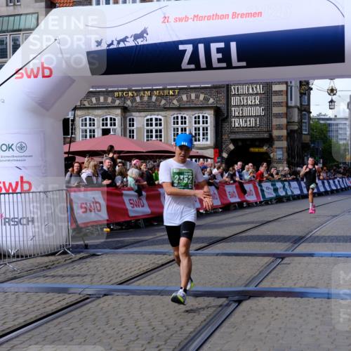 13.09.2026 - 21. swb-Marathon Bremen Tim E. http://msf.ph/oto/10358354 13.09.2026 12:53:53 Ziel 1089, 1168, 1606, 2352, 3080, 3606 meine-sportfotos.de