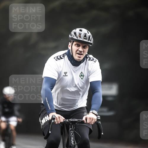 13.09.2026 - Stadtparktriathlon H.Heesch http://msf.ph/oto/10358357 13.09.2026 09:54:28 Radfahren 223, 298, 302, 309, 317 meine-sportfotos.de