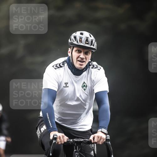 13.09.2026 - Stadtparktriathlon H.Heesch http://msf.ph/oto/10358361 13.09.2026 09:54:28 Radfahren 223, 298, 302, 309, 317 meine-sportfotos.de