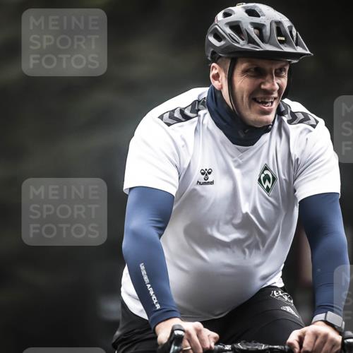 13.09.2026 - Stadtparktriathlon H.Heesch http://msf.ph/oto/10358374 13.09.2026 09:54:29 Radfahren 223, 298, 302, 309, 317 meine-sportfotos.de