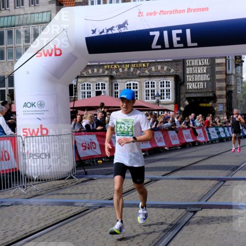 13.09.2026 - 21. swb-Marathon Bremen Tim E. http://msf.ph/oto/10358375 13.09.2026 12:53:53 Ziel 1089, 1168, 1606, 2352, 3080, 3606 meine-sportfotos.de