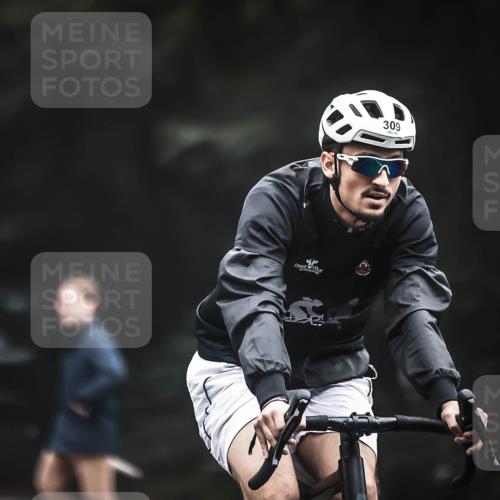 13.09.2026 - Stadtparktriathlon H.Heesch http://msf.ph/oto/10358394 13.09.2026 09:54:30 Radfahren 223, 298, 309 meine-sportfotos.de