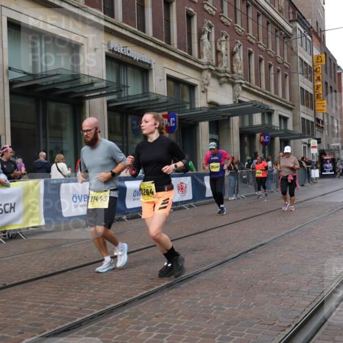 13.09.2026 - 21. swb-Marathon Bremen Strokosch-Dieckow http://msf.ph/oto/10358399 13.09.2026 11:18:35 Ziel 10005, 10202, 10264, 10344, 10524, 10568, 11443, 11629, 11794, 12090, 12422, 10176, 10192, 10194, 10535, 10600, 10651, 10895, 10899, 10997, 12371, 12561 meine-sportfotos.de