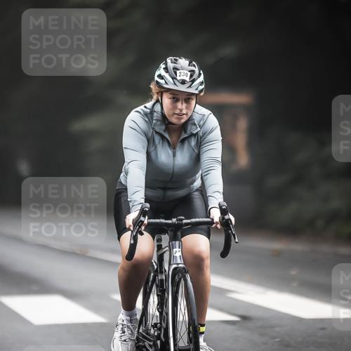 13.09.2026 - Stadtparktriathlon H.Heesch http://msf.ph/oto/10358403 13.09.2026 09:54:39 Radfahren 230 meine-sportfotos.de